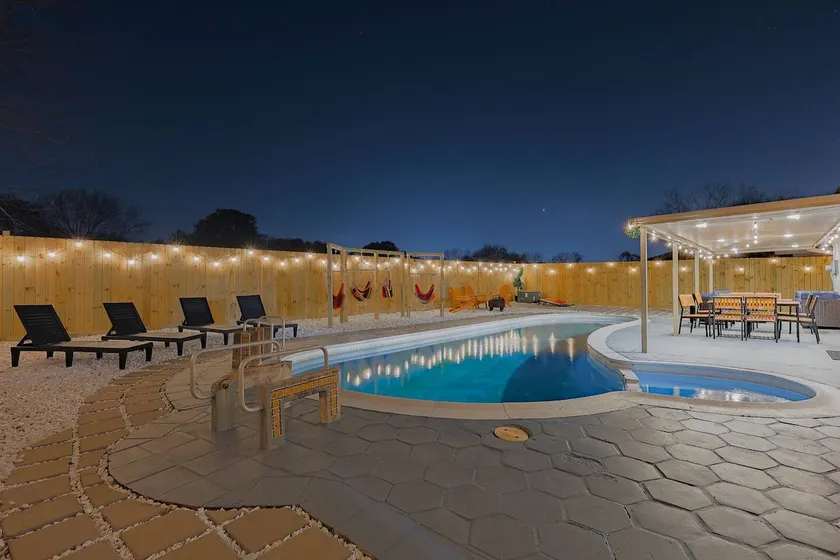 Sleeps 16+ | Pool + Gym + Game Room - Image 1