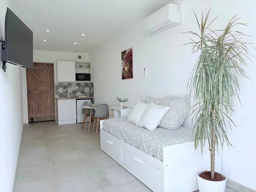 Air-conditioned apartment | Tram/sea access - Image 1