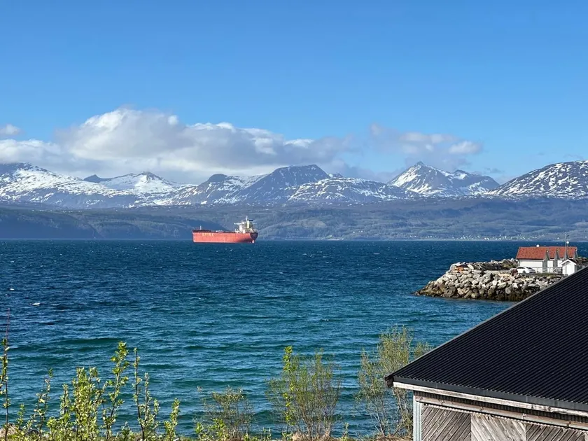 50 m from the sea - Image 1