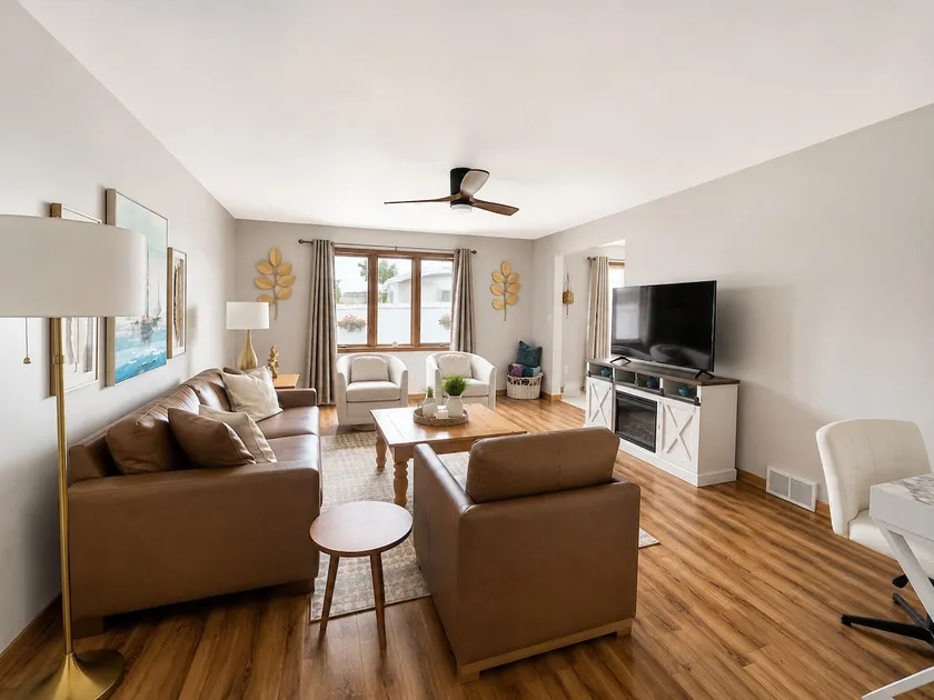 The Stonegate | 2 King Beds & Fenced Yard - Image 1