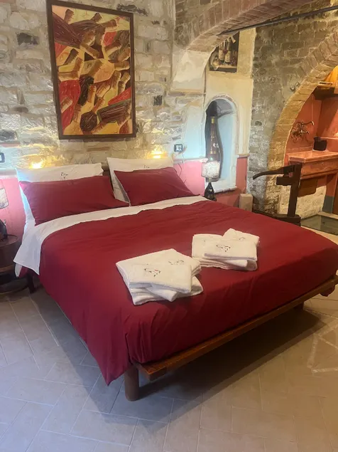 Bed and Wine - Image 1