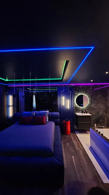 Love room | BDSM suite in Cannes - Image 1