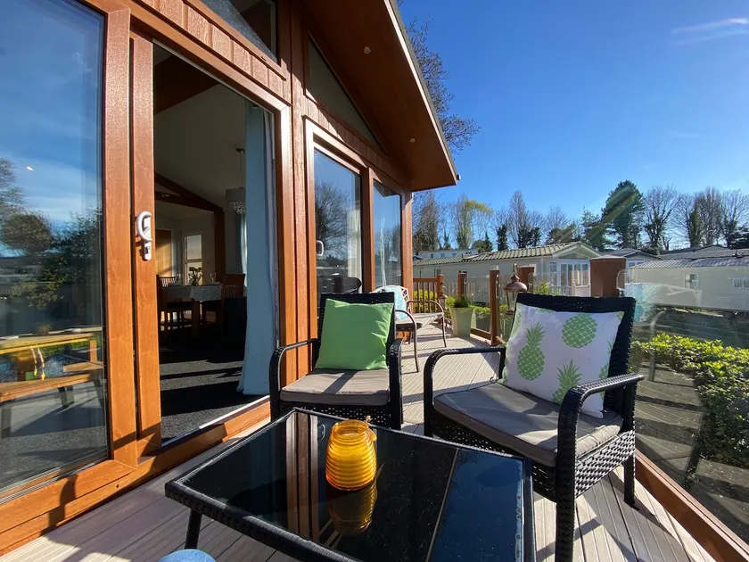Sunset Lodge - Image 1