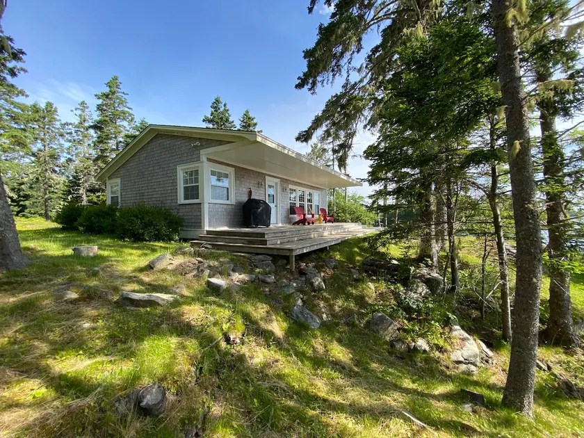 Crescent Cove Cottage - Image 1