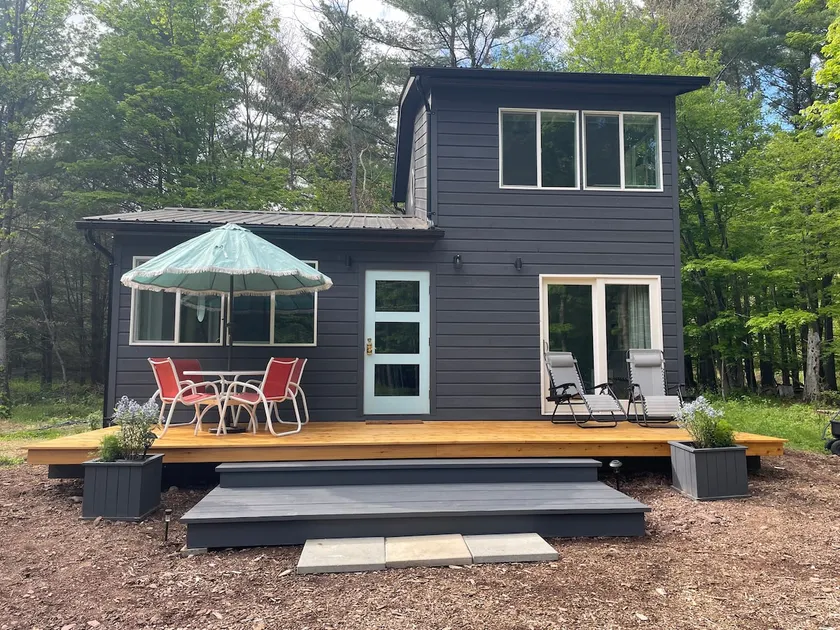 Modern Catskills Cabin on creek w/private 10 acres - Image 1