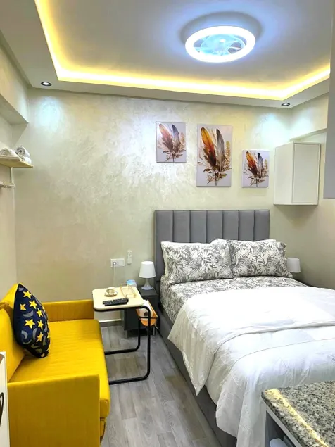 Beachfront studio - free pool access & availability - Image 1
