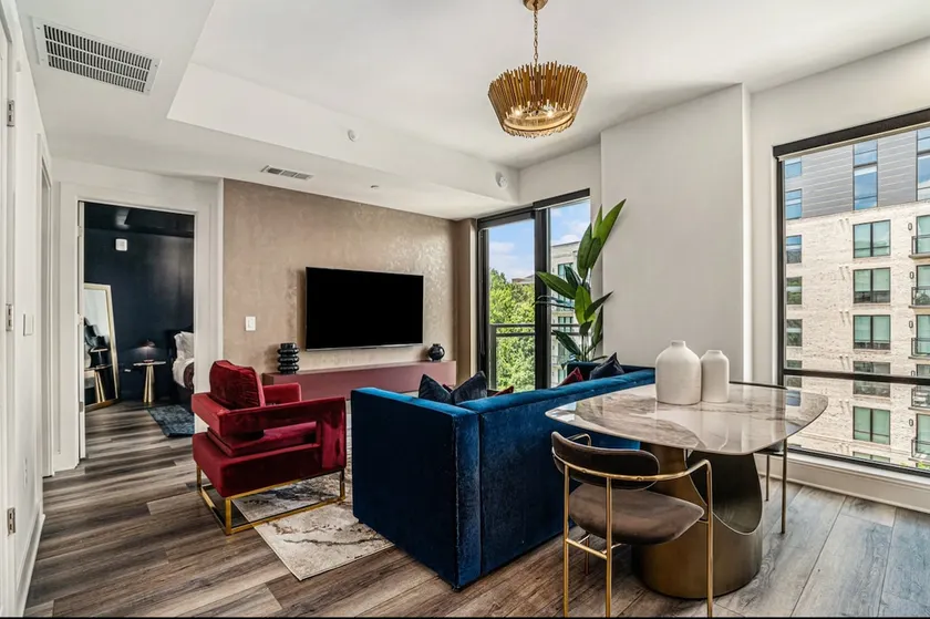 A Cozy Luxury Stay - Image 1