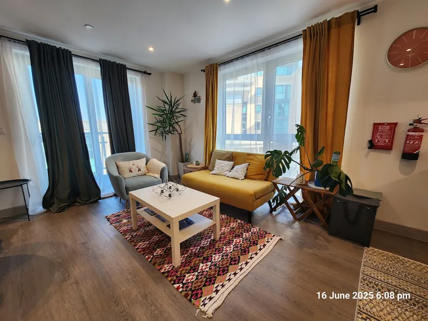 Chill & Cosy Poole Quay Hideaway - Image 1