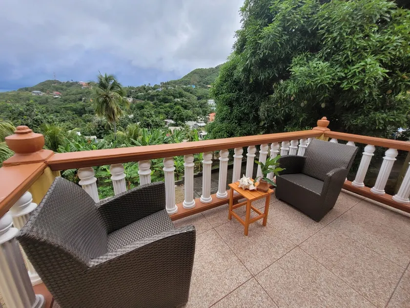 DJ's 3 bedrooms Guest House - Image 1