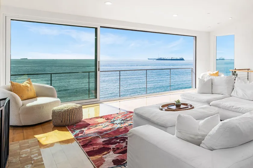 Oceanfront Escape on boardwalk-Loaded w/Amenities - Image 1