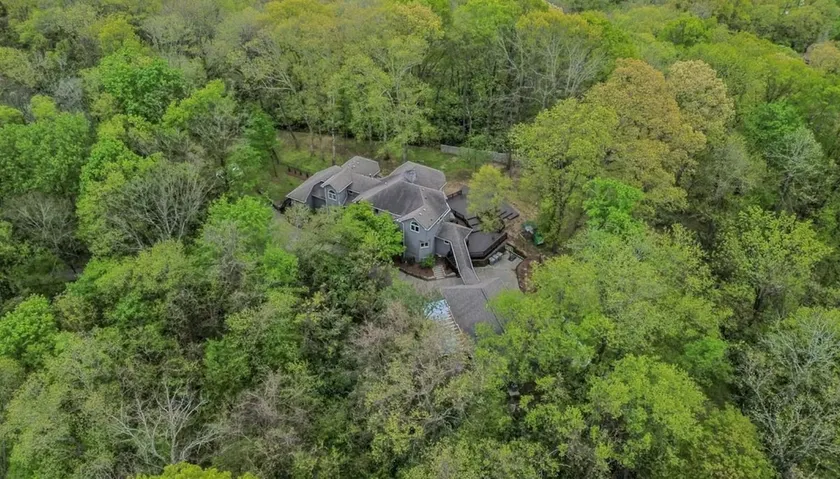 Gated 12 Acre Retreat | Guest House Near Franklin - Image 1