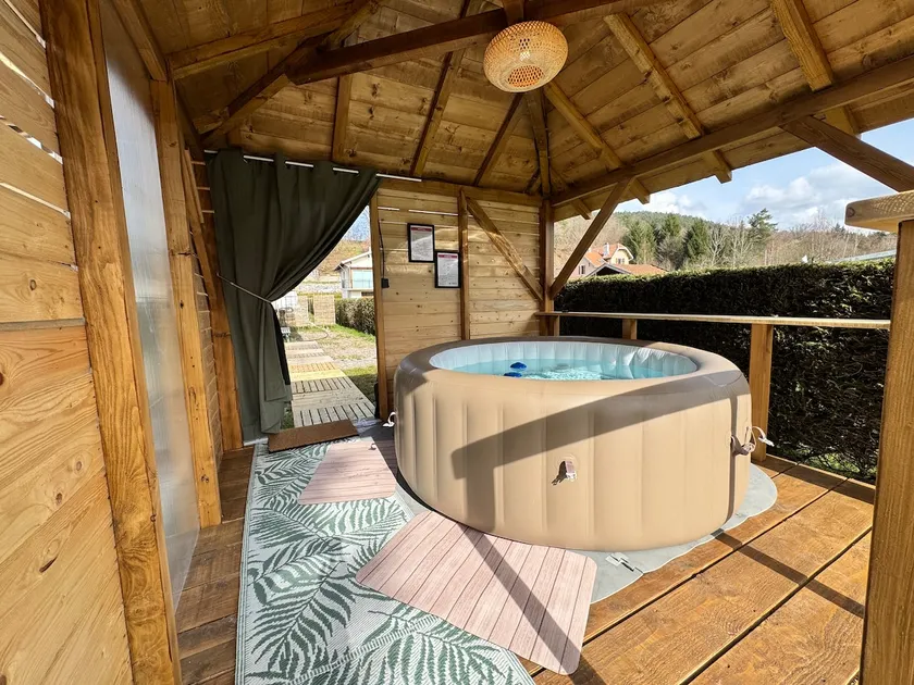 The Cozy Little Chalet with HOT TUB - Image 1
