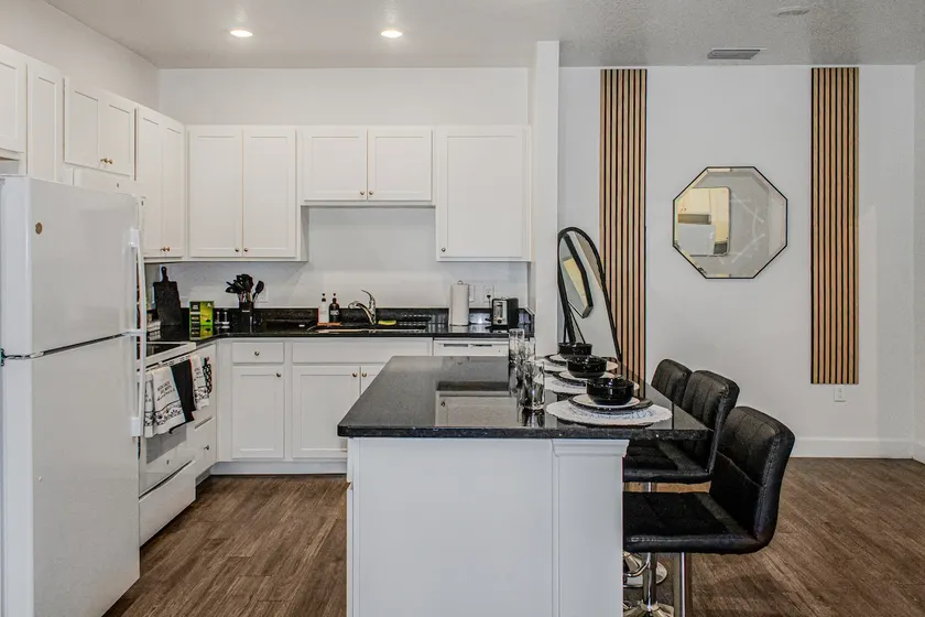The Tuxedo 2BR • Pool • Near Silver Spurs Arena - Image 1