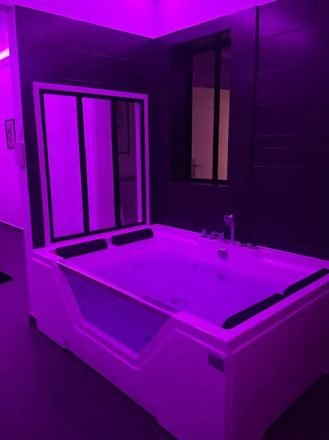 Romantic escape loveroom spa near Luxembourg - Image 1