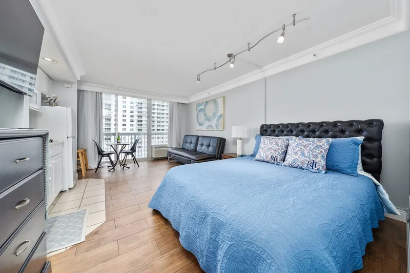 8th-Floor Beachfront Beauty - Image 1