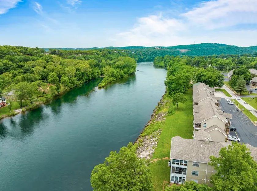 Cozy Condo - Lake Frontage, Walk-in - Image 1