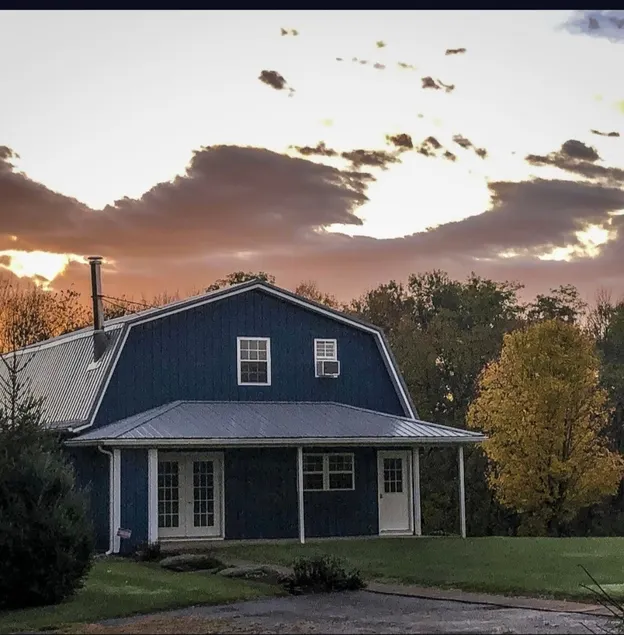 \"The Barn at Sunset Lane\" - Spacious 4BR Home on 16 Acres - Image 1