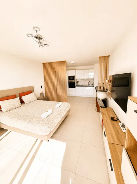 Beachfront Studio • Rooftop Pool • Parking - Image 1