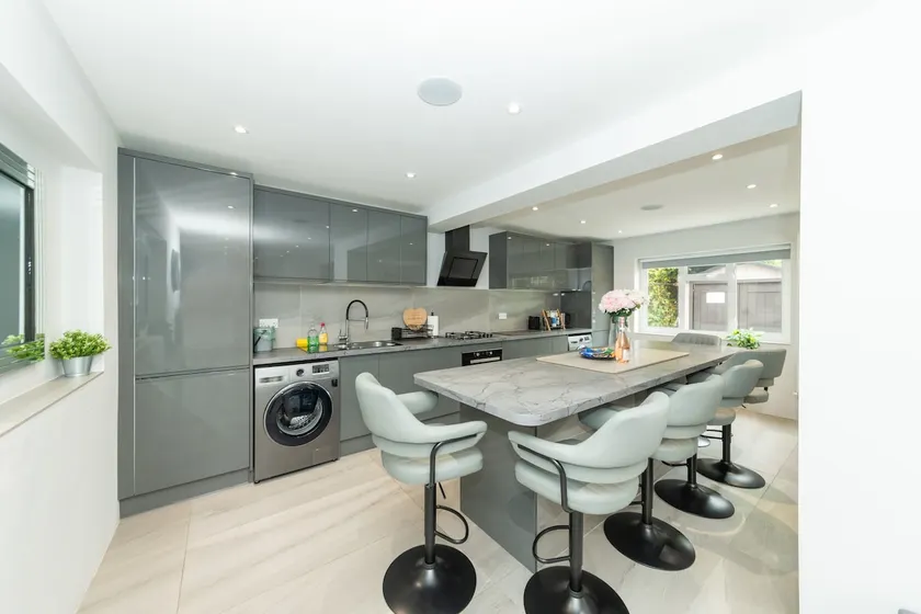 Spacious Home Heated PoolApril-Sep in Tilehurst - Pass the Keys - Image 1