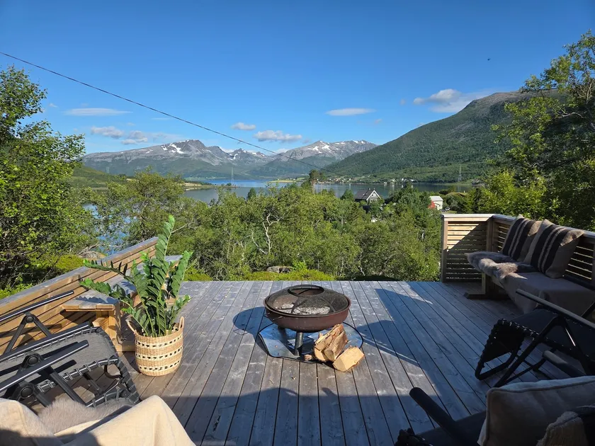 Cottage with idyllic location - Image 1