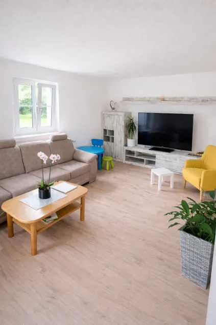 Cozy house, quiet location, parking - Image 1