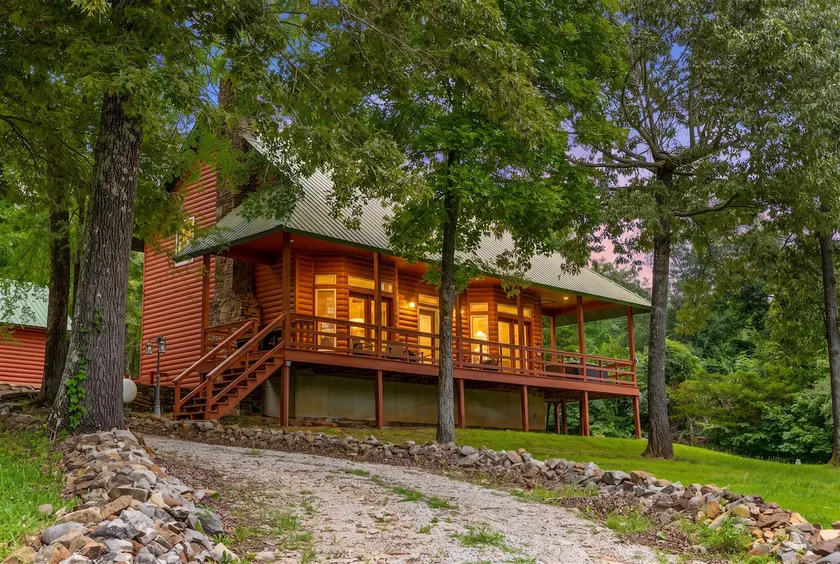 Buffalo River Area Farmhouse Hot Tub Sleeps 14 - Image 1