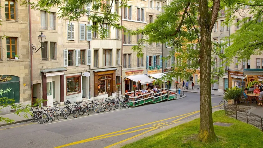 2-room flat in Geneva Old Town - Image 1