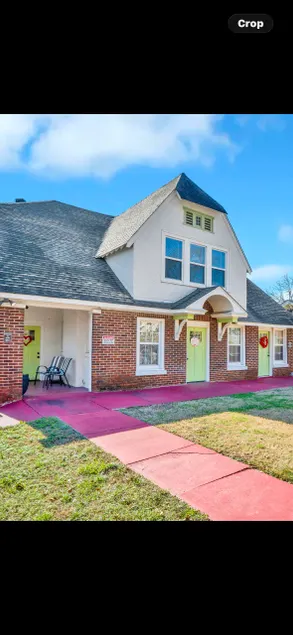 3 miles to Legacy arena, sleeps 20 secure parking - Image 1