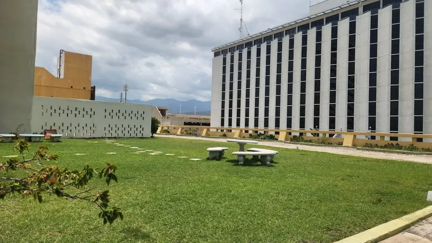 Sky Living- Kgn-City Life w Ocean Views - Image 1