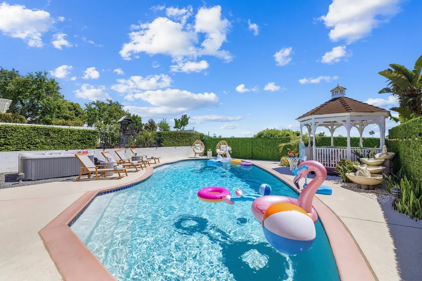 Ultimate Group Getaway - Pool, Spa, Views, Games! - Image 1