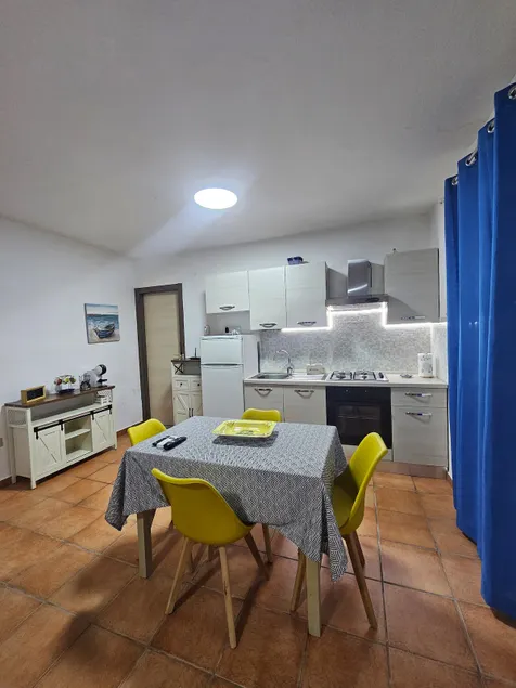 Independent studio apartment by the sea - Image 1