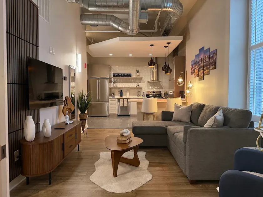 PERFECTcondo downtown next 2 Hard Rock/5 min 2 OTR - Image 1