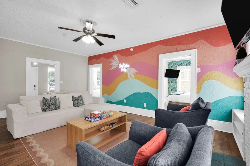 Colorful Murray Hill Pool House - Image 1