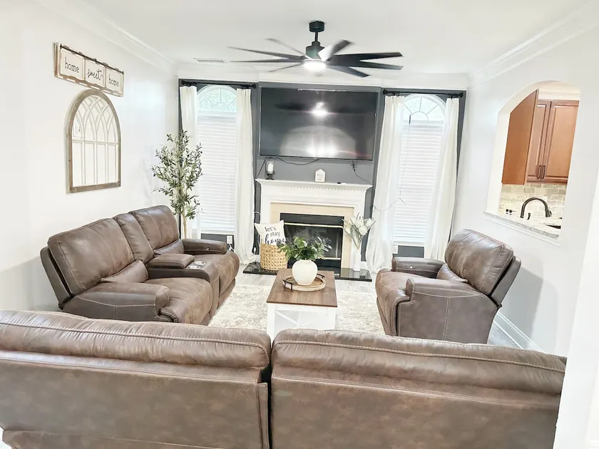 Home in Charlotte : 4 BR/2.5 bath - Image 1