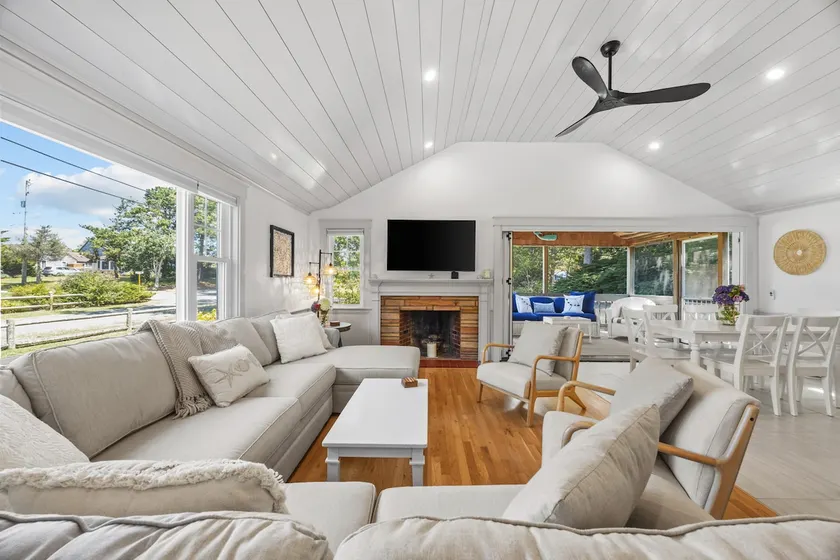 Cape Cod Retreat – Walk to Beach & Downtown - Image 1