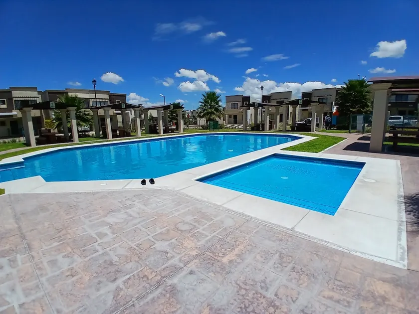 House with pool near AIFA airport - Image 1