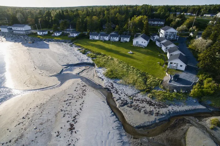 Pent House at Hunts Point Beach Cottages - Image 1