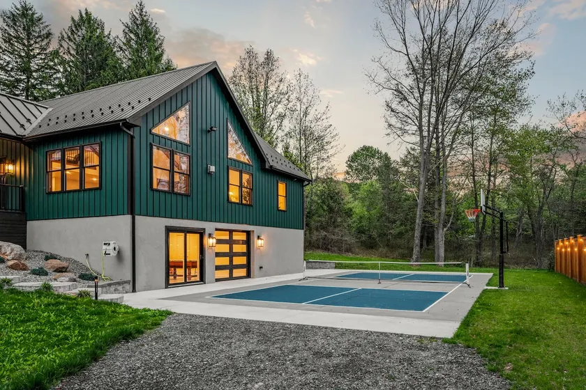 Close to Ski Resort, Hot Tub, FirePit, Pickleball - Image 1