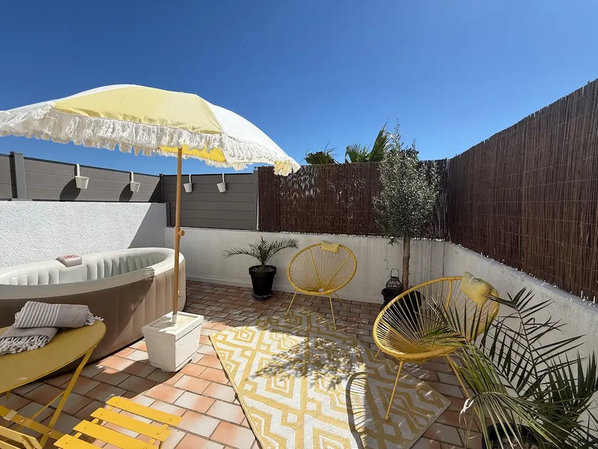 The Workshop | 2 bedrooms, terrace + spa - Image 1