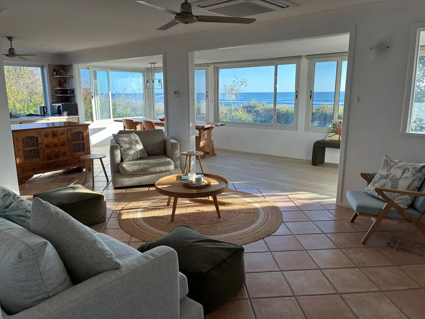 Sunset Break Upstairs Apartment - close to city - Image 1