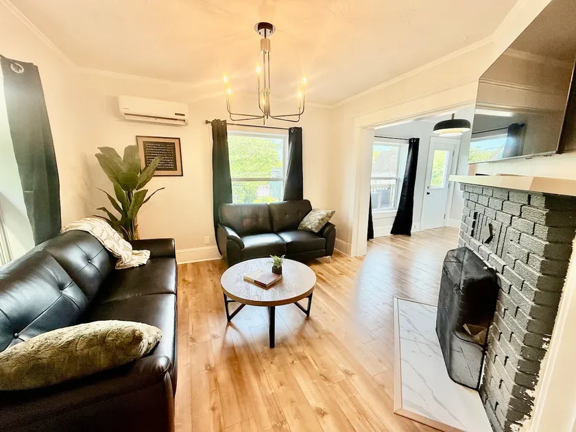 Walkable Downtown Apt | Work, Family, Pets - Image 1