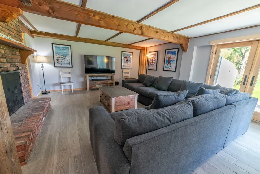 Cozy 2 Bedroom Apartment with fireplace - Image 1