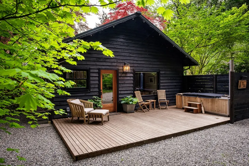 The Hoot Suite | Luxury Woodland Retreat + Hot Tub - Image 1