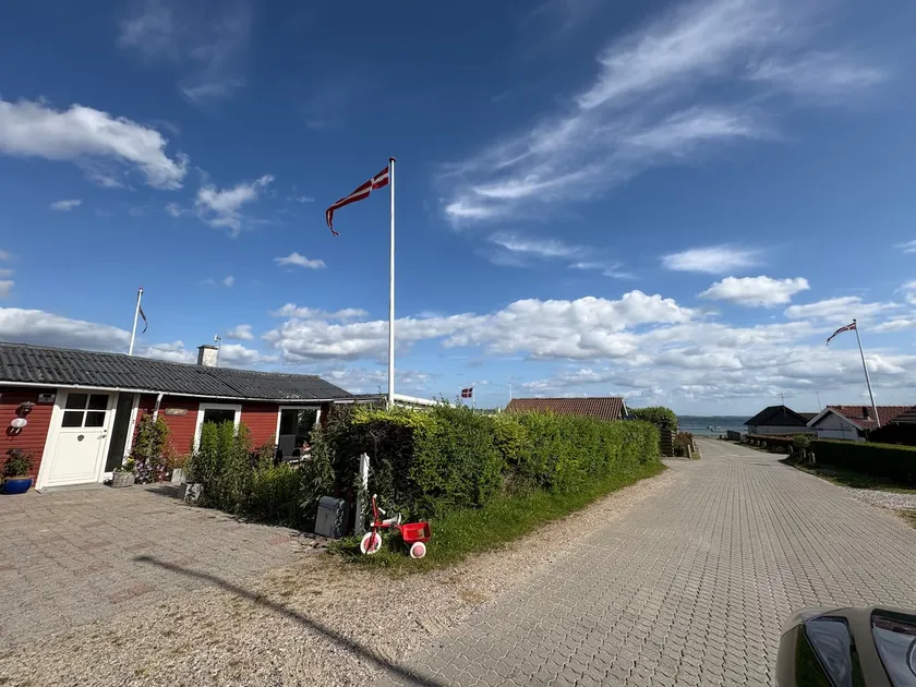 1/2 minute walk to the beach - Image 1