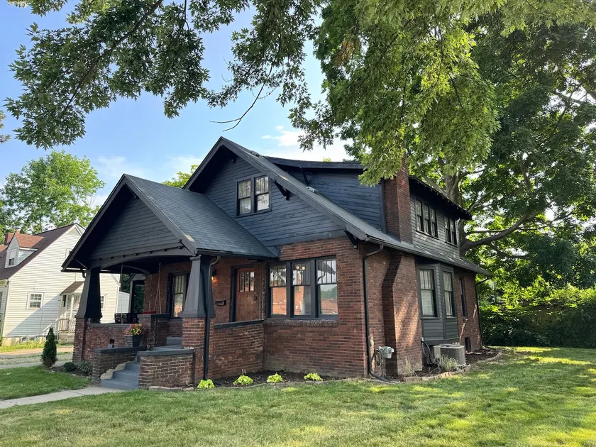Central Charm Group Stay - Image 1