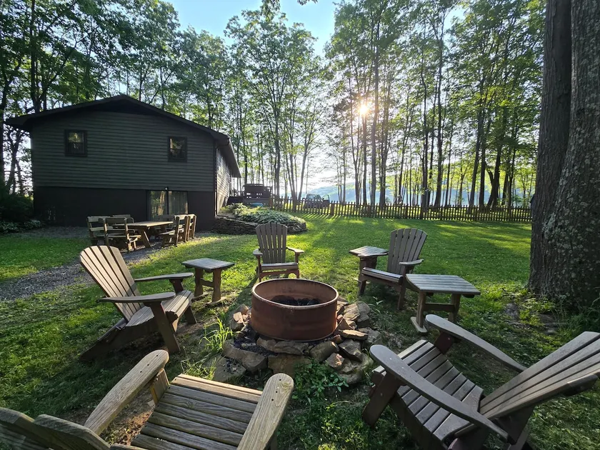 Dog-Friendly Cabin•Fire Pit•8 min to Wisp - Image 1