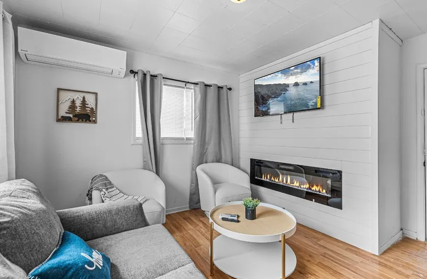 Adorable home prime location! - Image 1