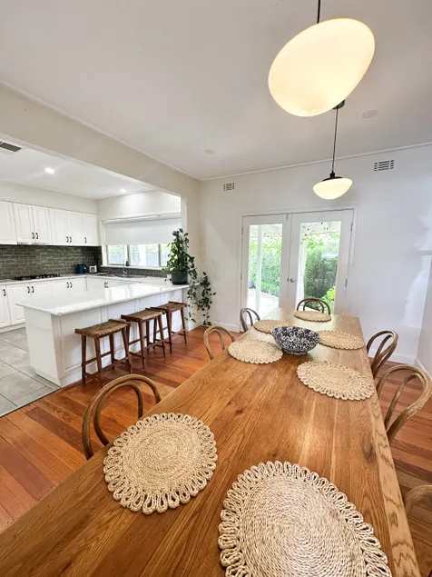 Chateau Du Rosemont - Sleeps 6 - Mildura CBD - Image 1