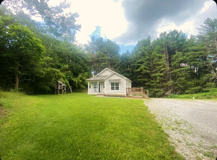 Mt. Tabor Hideaway - Image 1