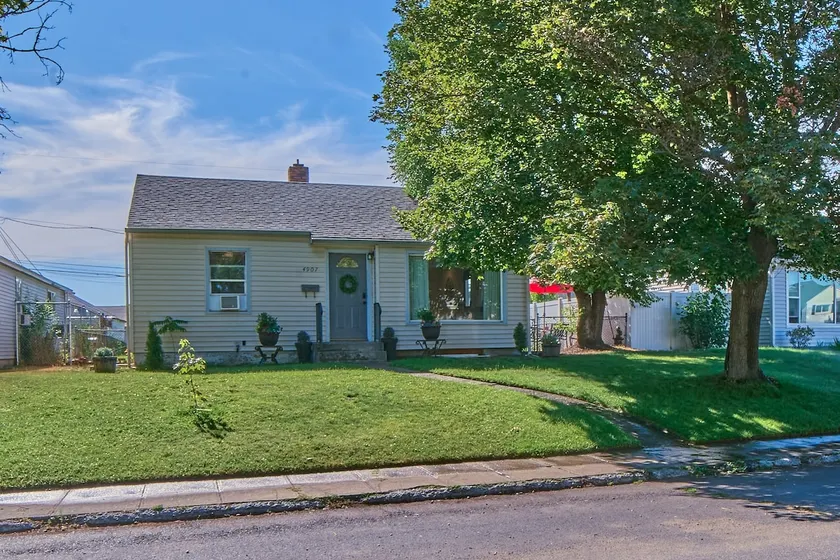 Cottage @ Shadle Park 4BR/2BA | Patios | Parking | - Image 1